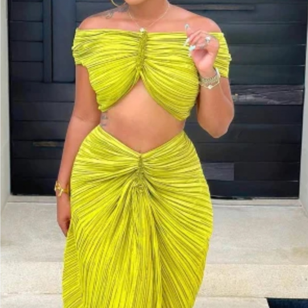 PRETTY 2 PIECE SET